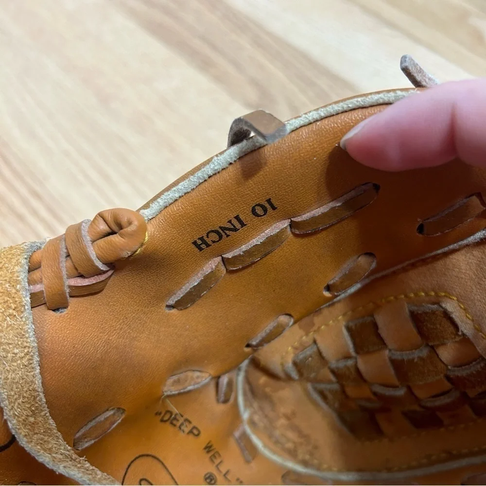 Rawlings RBG108 10 Inch Right Handed Baseball Glove Tan Carl Ripken Jr.